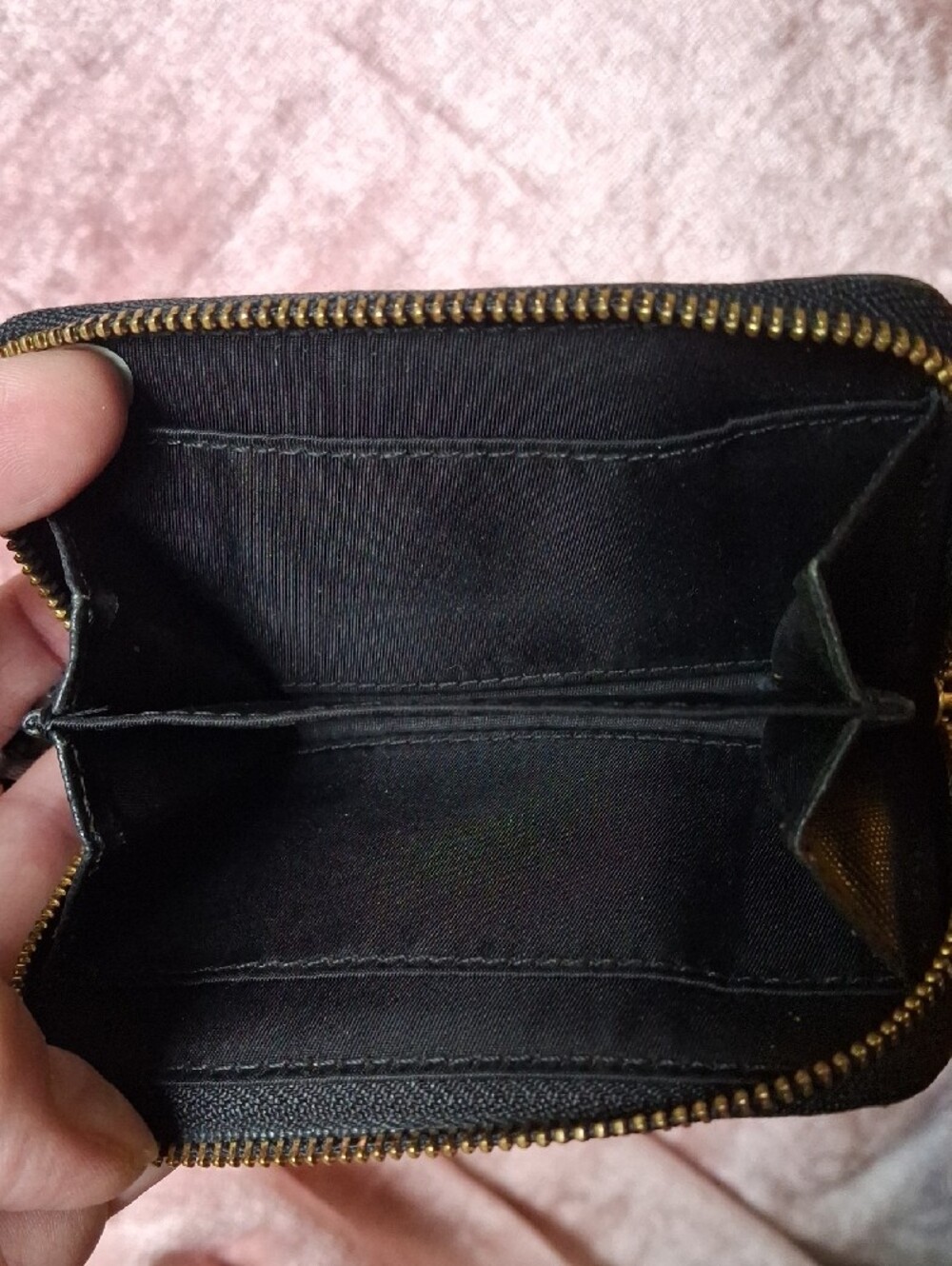 Tory Burch Black Leather Zip Card Holder with Gold Logo - Picture 4 of 4
